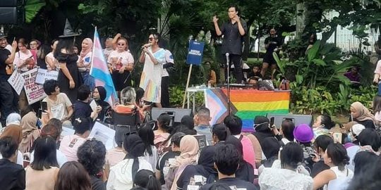 Satpol PP Cek Izin Acara Women's March Bawa Bendera Mirip Simbol LGBT di Monas