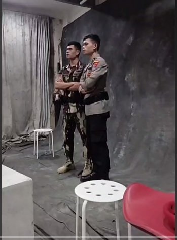 momen si kembar kopassus amp polisi foto di studio tingkah keduanya jadi sorotan