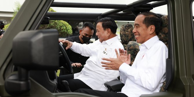 Bertarung Sengit di Pilpres 2019, Kini Jokowi 'Bantu' Katrol Elektabilitas Prabowo