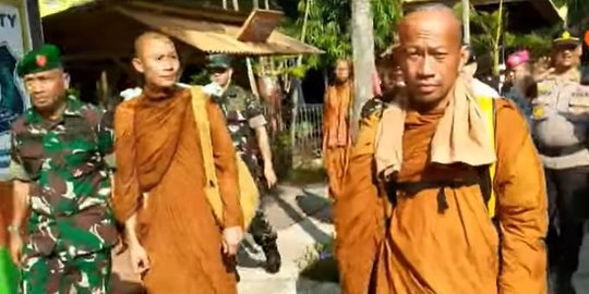 Dapat Sambutan Hangat, Para Biksu Thailand Kagum dengan Sikap Toleransi Warga