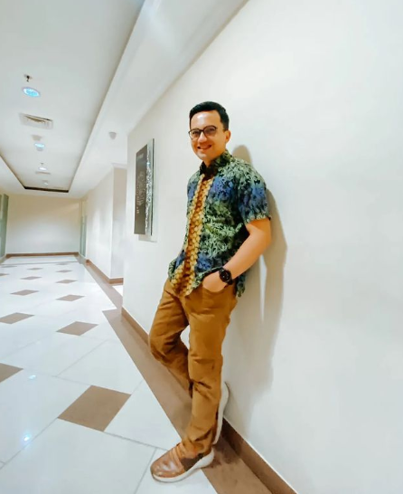 genap usia 47 tahun intip potret transformasi sahrul gunawan