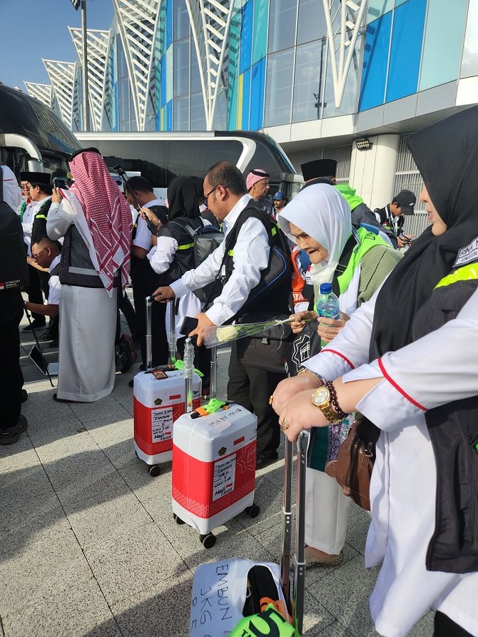 nenek embun jemaah haji lansia tanpa pendamping