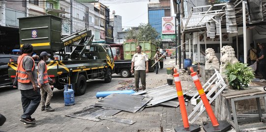 Duduk Perkara Ruko di Pluit 'Makan' Badan Jalan Hingga Akhirnya Dibongkar Petugas