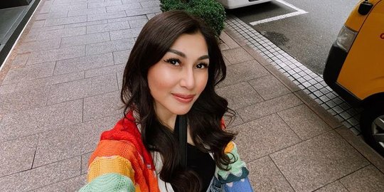 6 Gaya Nisya Ahmad Liburan di Jepang, Tampil Modis dan Cantik