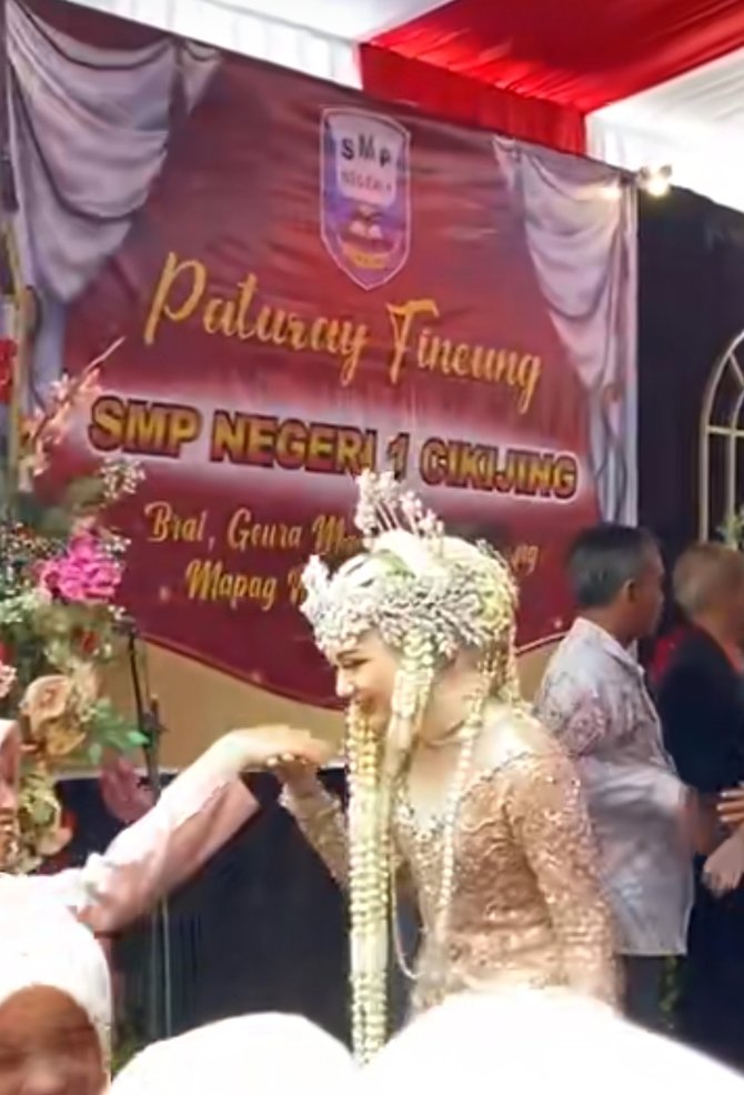 Viral Momen Kelulusan Smp Siswa Dandan Bak Pengantin Ini Curi