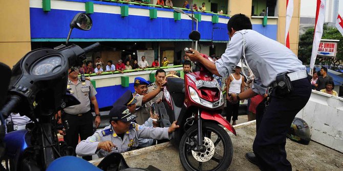 Parkir Liar Kian Menjamur di Jakarta, Salah Siapa?