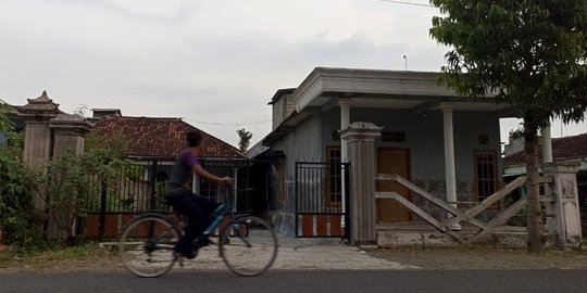 Geledah Rumah Istri Terduga Teroris di Blitar, Densus 88 Sita 2 Senpi dan Amunisi