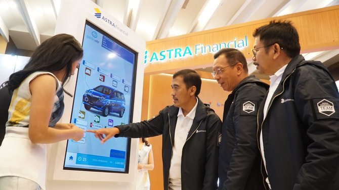 adi sepiarso chief astra financial kiri bermain game di booth astra financial giias medan