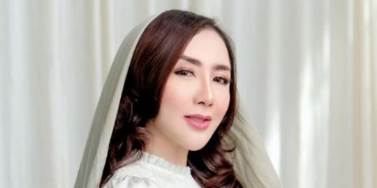 Tuai Sorotan saat Kenakan Pakaian Pengantin, Intip Deretan Potret Ucie Sucita