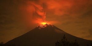 Penampakan Erupsi Gunung Popocatepetl di Meksiko yang Bikin Jutaan Orang Panik