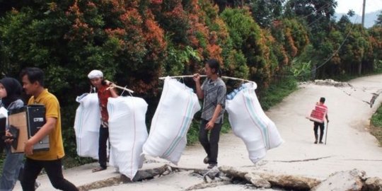 Fenomena Tanah Bergerak Terjadi lagi di Bogor, Jalan hingga Bangunan Rusak