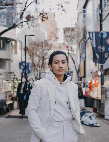 mengenal sosok nicho saputra nugraha dokter muda yang jadi influencer inspiratif