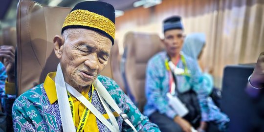 Mbah Harun, Jemaah Umur 119 Tahun Asal Madura Tiba di Madinah