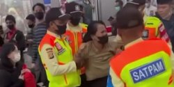 Viral Wanita Teriak-Teriak Digiring Satpam KRL di Tanah Abang, Ini Cerita Sebenarnya