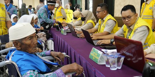 Berhaji di Usia 105 Tahun, Mbah Karto Berbagi Tips Tetap Bugar: Jauhi Rokok