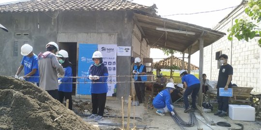 Dukung UMKM, P&G Indonesia Renovasi 6 Warung di Desa Wanakerta