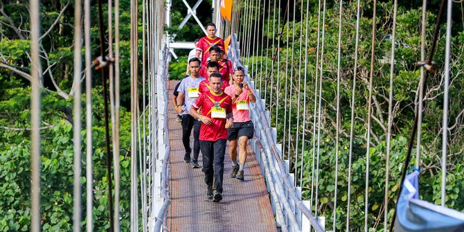 Ratusan Pelari Mancanegara Ikuti Bukit Lawang Orangutan Trail Run di Langkat