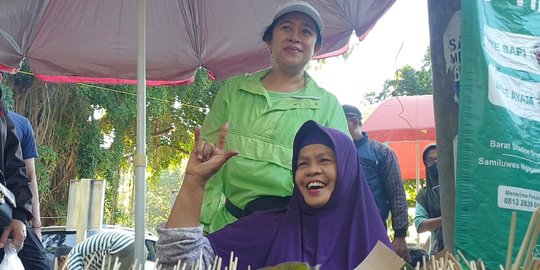 Tak Ditemani Gibran, Puan Maharani Jalan Kaki di CFD Borong Sate Kere