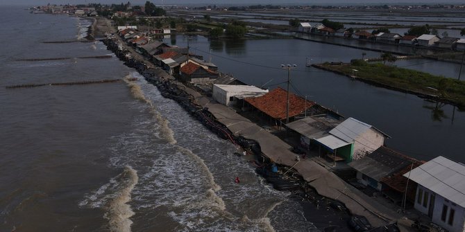 Potret Desa Cemara Jaya di Karawang Terancam Tenggelam Akibat Abrasi