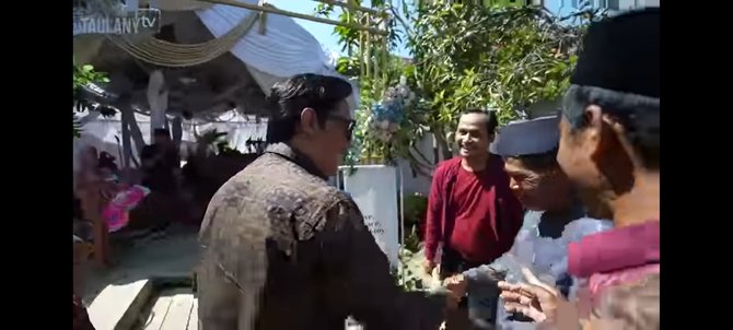 5 potret andre taulany datang ke pernikahan tono karyawannya sewa kereta