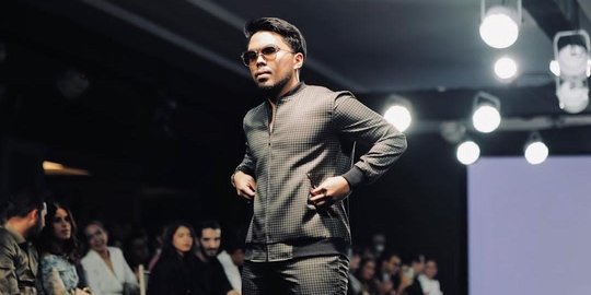 Potret Perdana Thariq Halilintar Jadi Model Catwalk, Netizen Sebut Makin Meresahkan