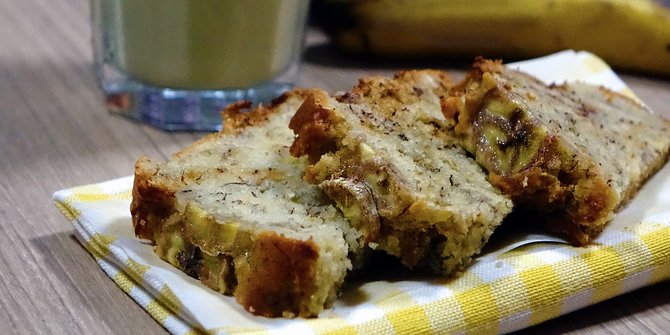 Resep Bolu Pisang Ambon dan Kenari Panggang Praktis