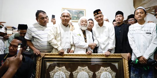 Kunjungi Banten, Ganjar Pranowo Sowan ke Abuya Muhtadi