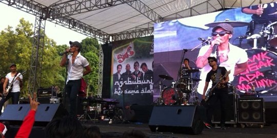 Momen Seru Konser Slank Gratis di Lumajang, Kaka Ungkap Perasaannya