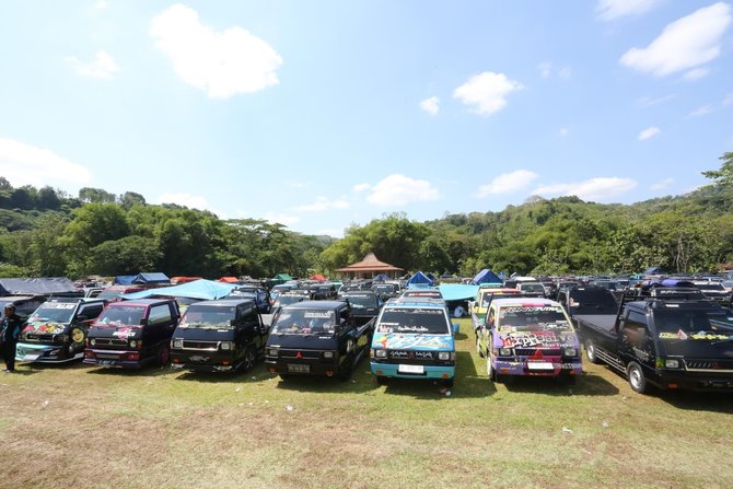 kopdar nasional mitsubishi l300 di candi banyunibo yogyakarta