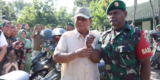 Menhan Prabowo Tengok Babinsa di Sumbawa, Beri Bantuan 40 Motor Operasional