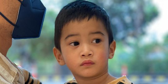 6 Potret Ganteng Rasheed Anak Kedua Nabila Syakieb, Netizen 'Copy Paste Ibunya'