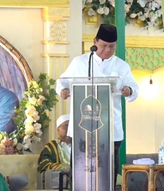 momen prabowo subianto geser podium di depan para ulama aksinya langsung disorot