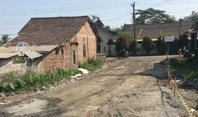 rumah di sleman nekat berdiri di proyek tol jogja bawen