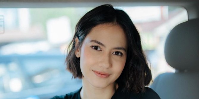 Deretan Foto Terbaru Pevita Pearce dengan Rambut Pendek, Disebut Terlihat Makin Muda