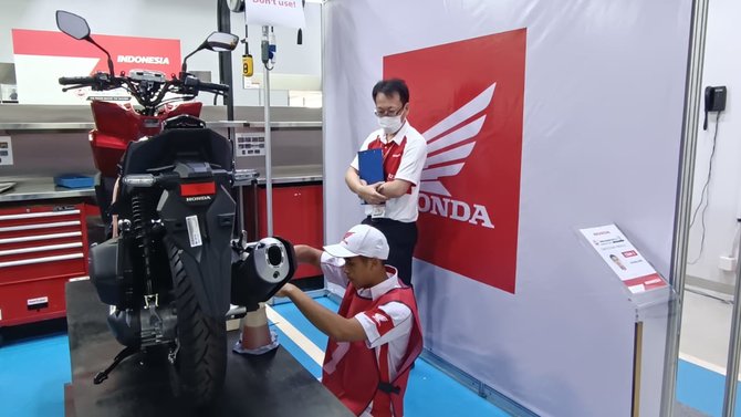 teknisi indonesia juara 2 honda asia amp oceania motorcycle technician skill contest 2023 di bangkok