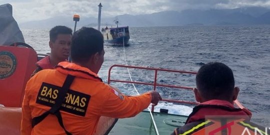 Cerita Penyelamatan 13 Orang di KM Terjana yang Terombang-ambing Diterjang Gelombang