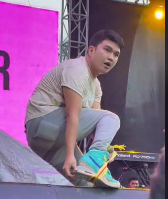 4 aksi aldi taher yang curi perhatian warganet terbaru ikat sepatu jebol di panggung