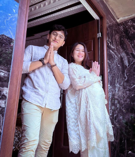 nantikan kelahiran anak kembar ini potret harmonis masayu clara dan qausar harta