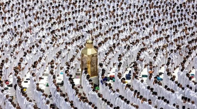 jemaah melaksanakan salat jumat kedua di bulan ramadan di masjidil haram kota suci makkah 31 maret 2023