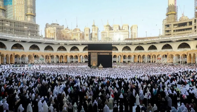 salat idulfitri di masjidil haram makkah arab saudi 2 mei 2022