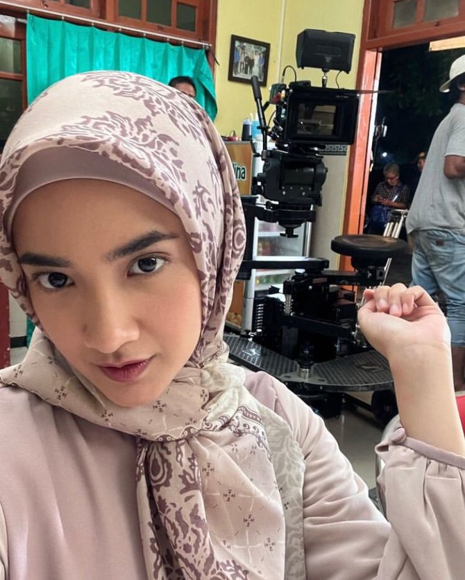 perankan tokoh mimi di cinta setelah cinta intip potret cantik nadya arina saat berhijab