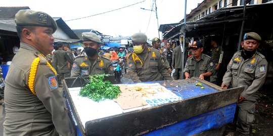 Gelar Lapak di Jalanan Tangerang, Ratusan PKL Diberi Pilihan Bongkar atau Dibongkar