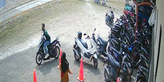 CCTV Rekam Aksi Pencurian Sepeda Motor di Bekasi, Wajah Pelaku Kini Viral di Medsos