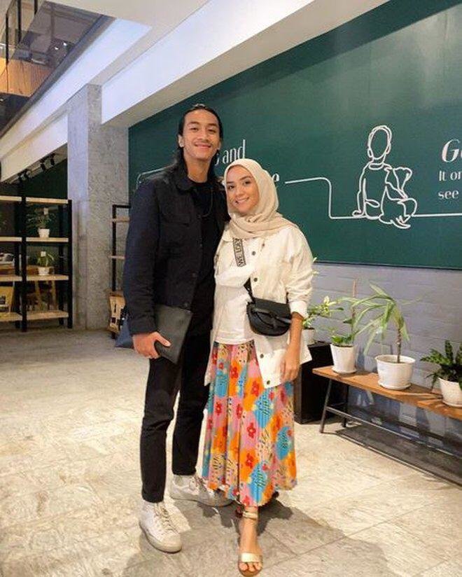 berwajah awet muda intip potret 5 artis bareng anak cowoknya yang beranjak dewasa