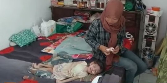 Kisah Haru Gadis Asal Tegal, Harus Berhenti Sekolah Demi Urus Adiknya yang Stunting