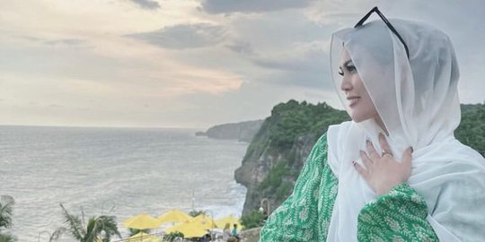 Umumkan Hamil Anak Ketiga, Intip Sosok Regina Istri Charly Van Houten