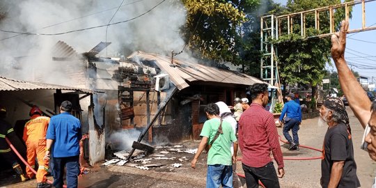 Terdengar Ledakan Besar, Lapo di Dekat Jembatan Panus Depok Terbakar