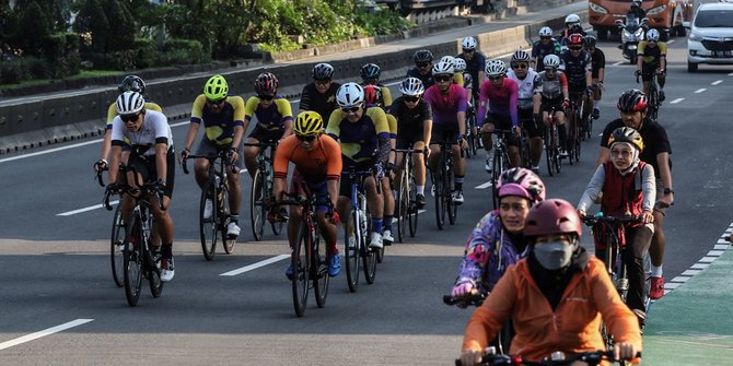 Hari Libur Pancasila, Warga Ramai Berolahraga di Jalan Jenderal Sudirman