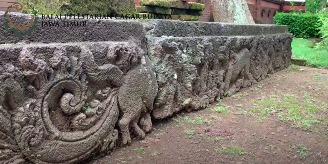 candi minak jinggo situs majapahit yang memiliki relief cerita binatang