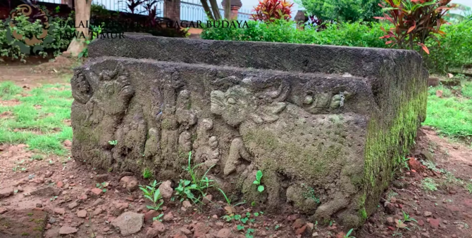 candi minak jinggo situs majapahit yang memiliki relief cerita binatang